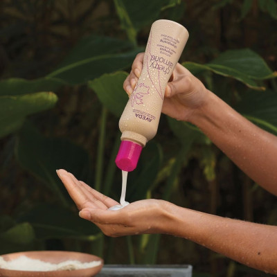 Aveda Cherry Almond Softening Shampoo Kuru Saçlar İçin Canlandırıcı ve Parlaklaştırıcı Şampuan 250ml
