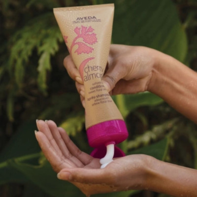 Aveda Cherry Almond Softening Conditioner Kuru Saçlar İçin Canlandırıcı ve Parlaklaştırıcı Saç Kremi 200ml Aveda Cherry Almond Softening Conditioner Kuru Saçlar İçin Canlandırıcı ve Parlaklaştırıcı Saç Kremi 200ml