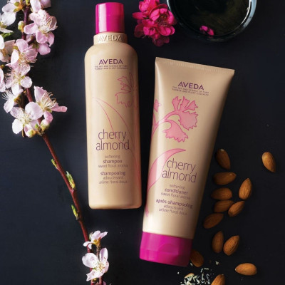 Aveda Cherry Almond Softening Conditioner Kuru Saçlar İçin Canlandırıcı ve Parlaklaştırıcı Saç Kremi 1000ml